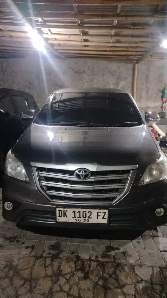 Mobil Innova 2015 solar