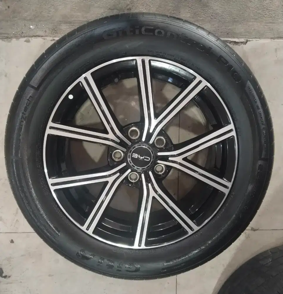 Dijual Velg dan Ban ORI(OEM) BYD M6