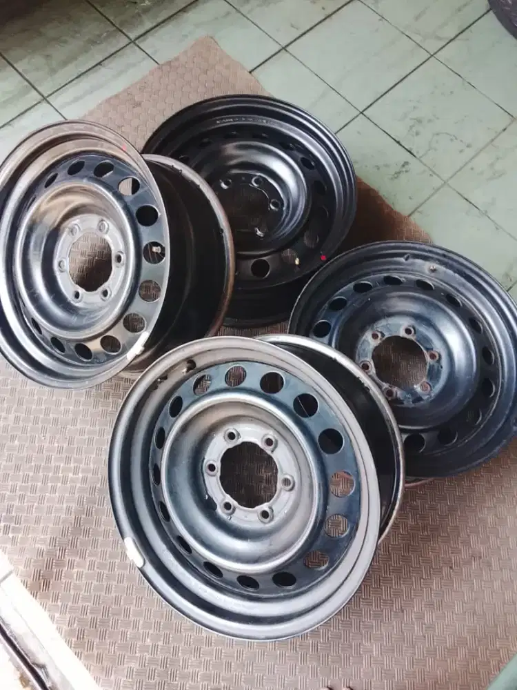 Velg Kaleng Hilux ring 17 pcd 6x139 lbr 7,5