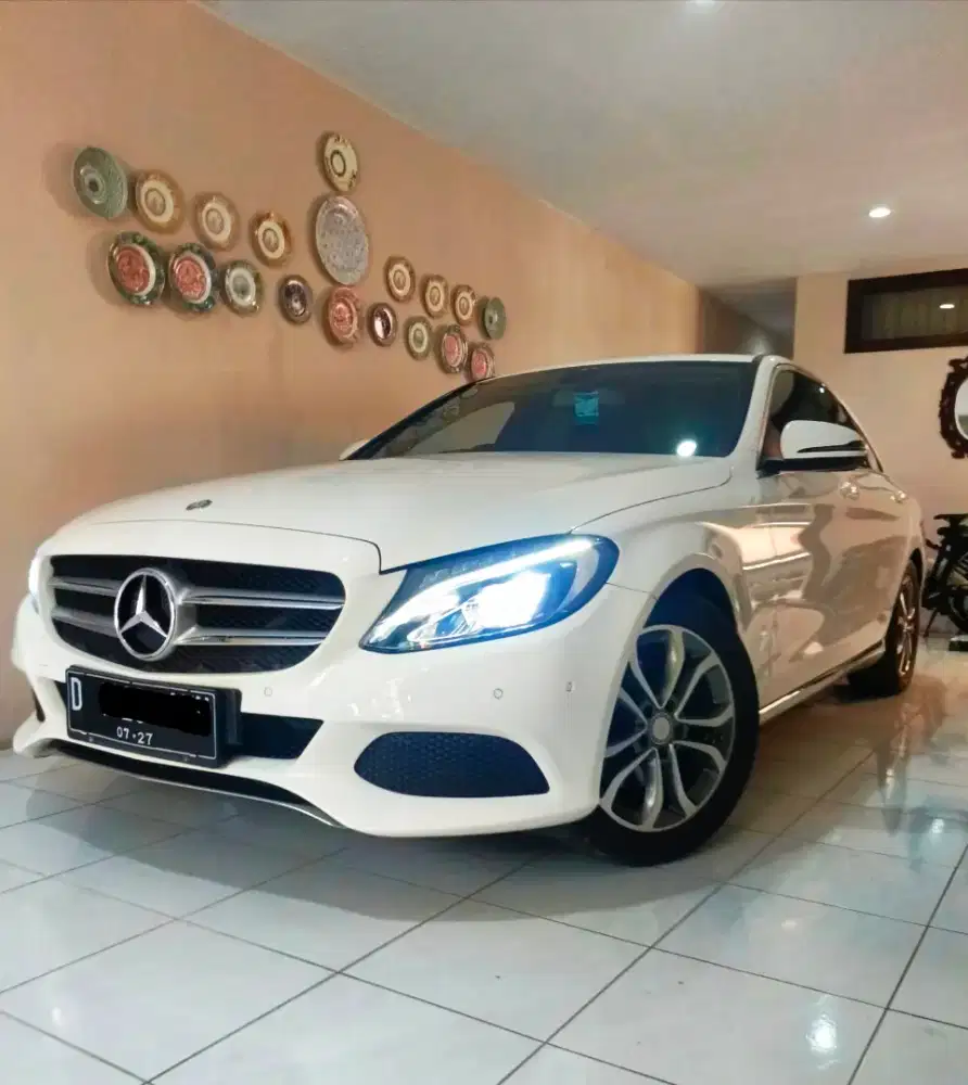 Mercedes Benz C200 avantgarde very low odo bkn bmw 320i f30  520i