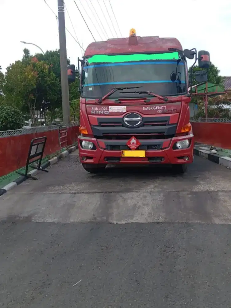 Hino FL truk tangki