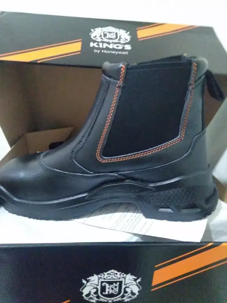 Sepatu safety kings