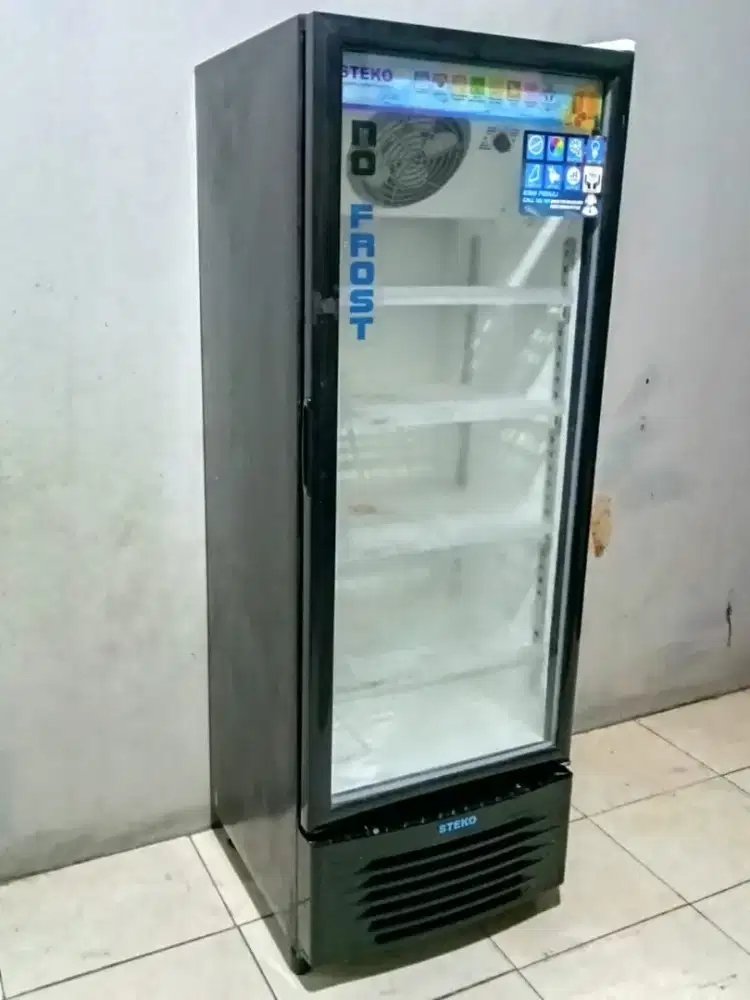 Showcase steko 1pintu