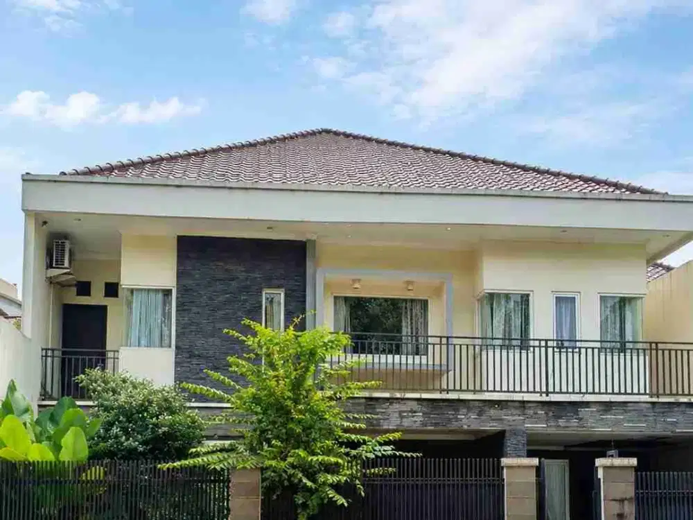 DIJUAL – Rumah Megah 2 Lantai LT 979 m² Cocok Hunian/Kantor