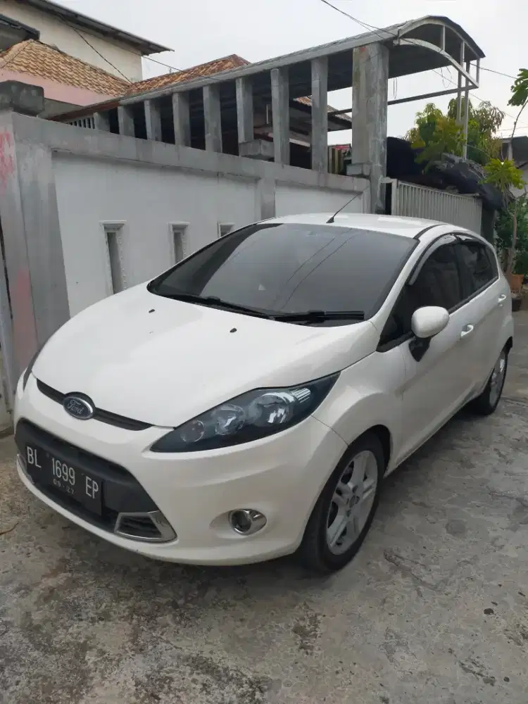 Ford fiesta 1,6 cc metic plat bl kds sgt super