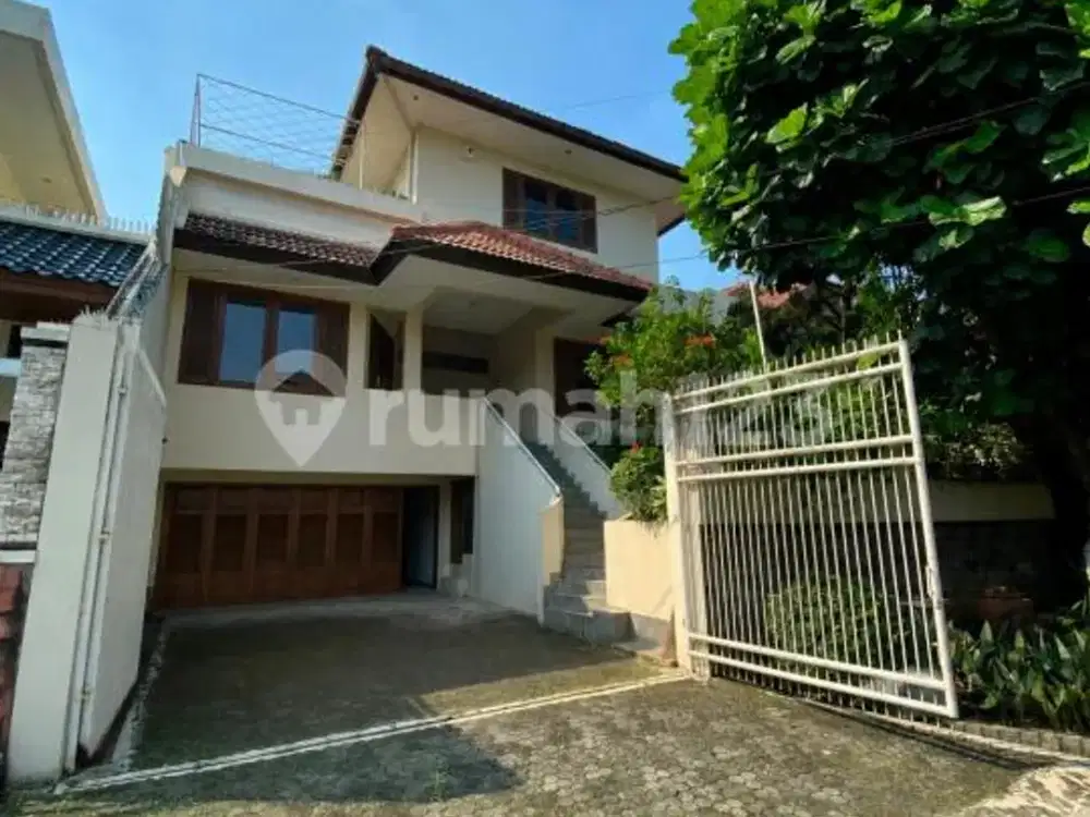 Rumah Siap Huni Halaman Luas dan Asri di Cinere