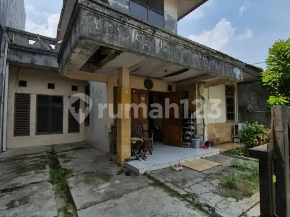 Rumah 2 Lantai Dalam Komplek di Cirendeu