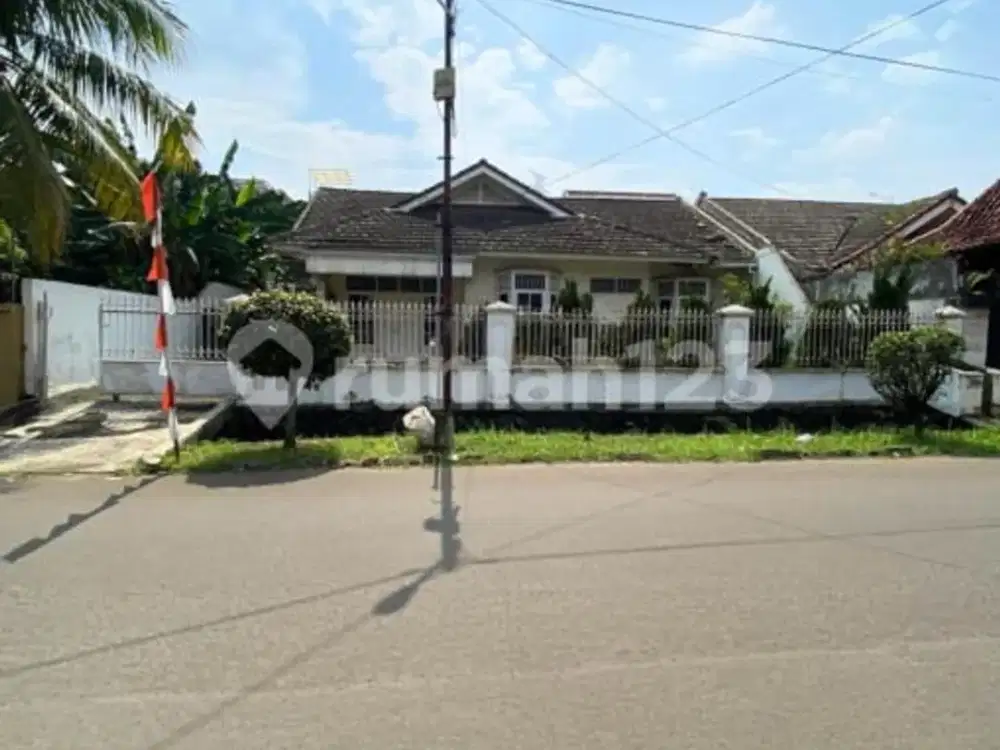 Harga Mendekati NJOP. Rumah Satu Lantai Dalam Komplek di Cinere