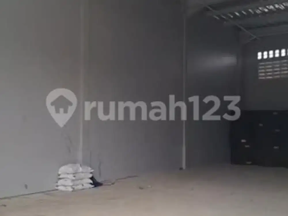 Sewa Gudang Siap Pakai di Kamal Raya