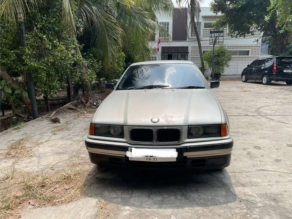 BMW 318i 1996 Bensin