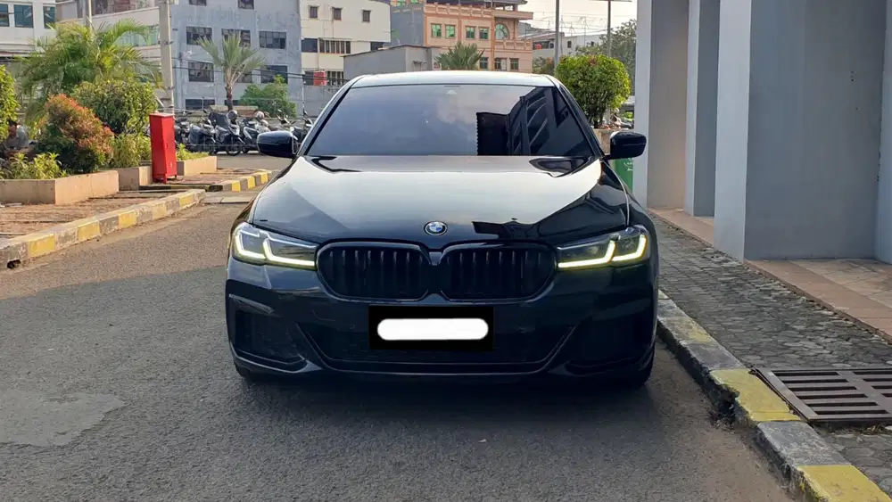 Km 23rb bmw 520i m sport 2023 hitam cash kredit bisa dibantu
