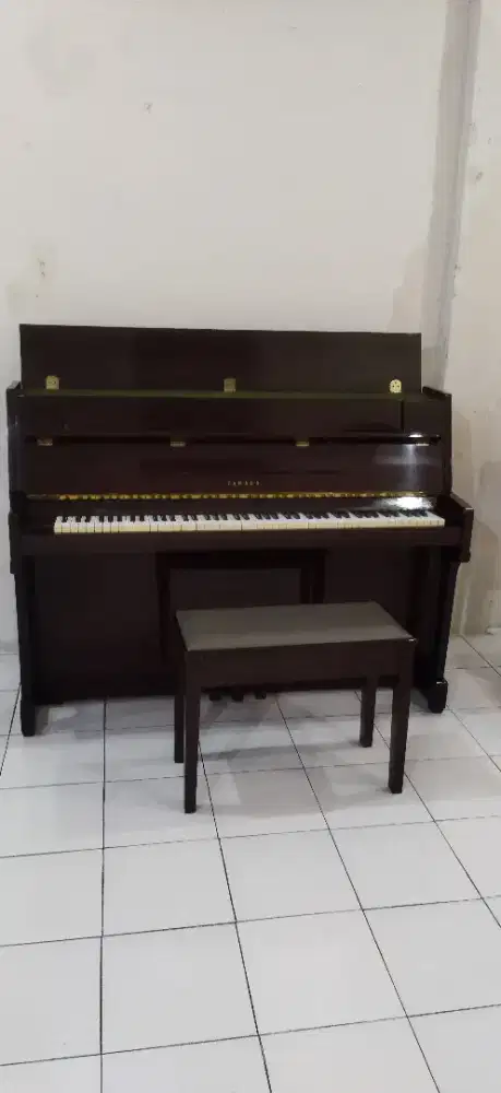 Piano Yamaha LU 110.3P
