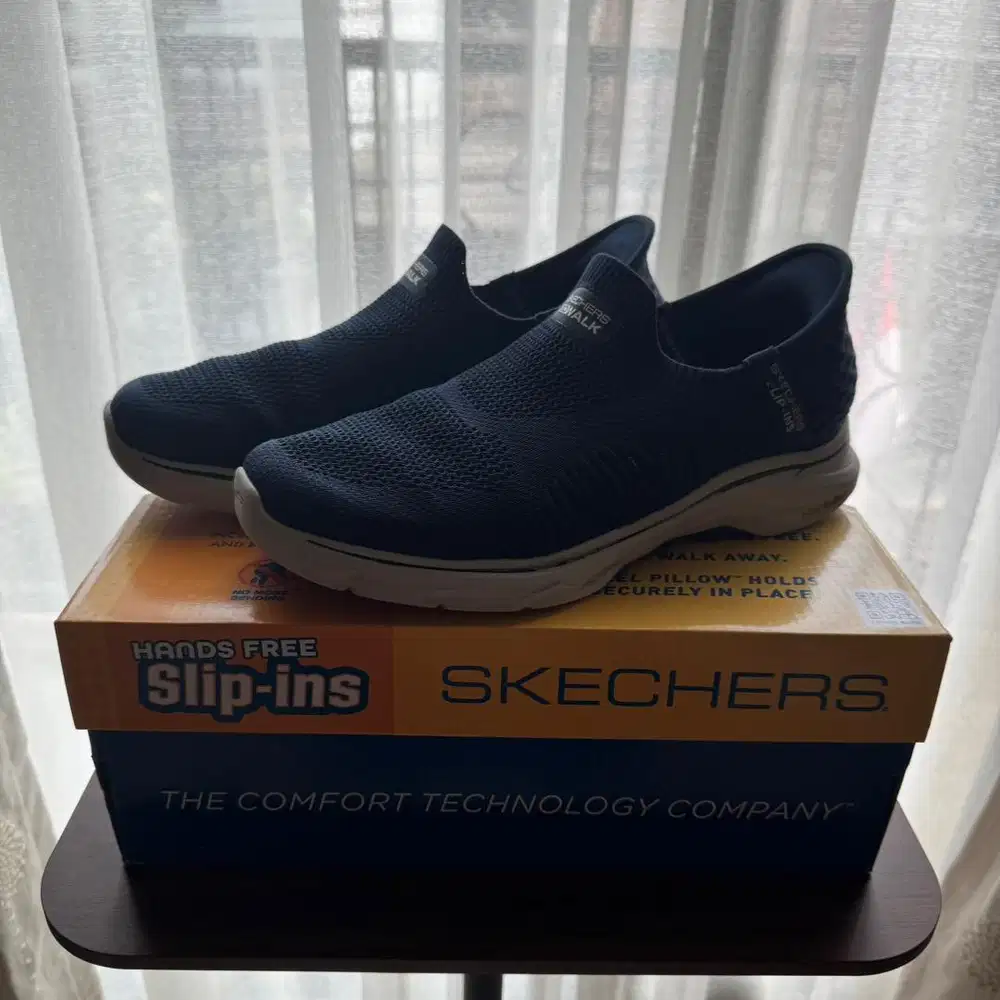 Sepatu Skechers Slip-ins Size 43