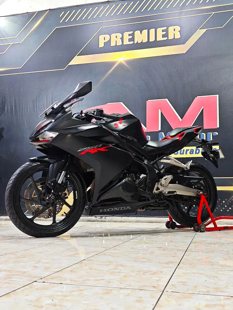 Cbr 250 rr th.2021 Black matte km.8rb mantap.Anugerah motor rungkut