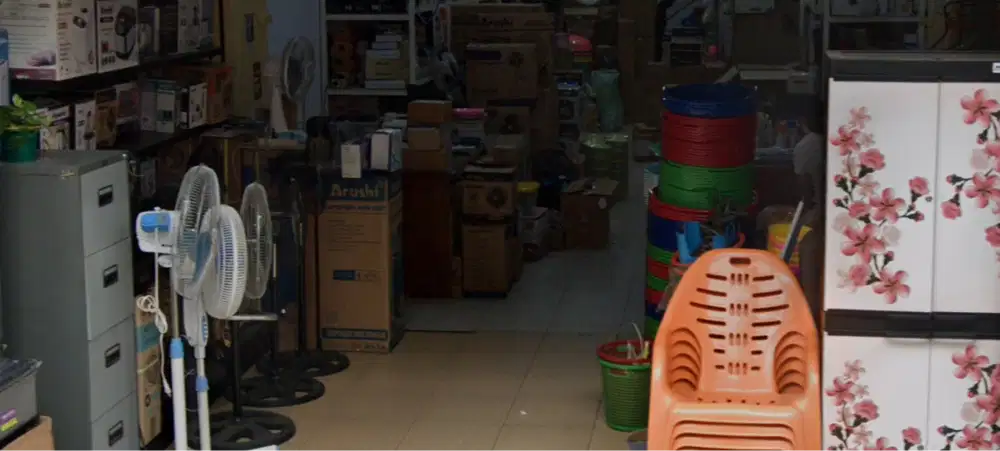 DIBUTUHKAN SEGERA: HELPER TOKO