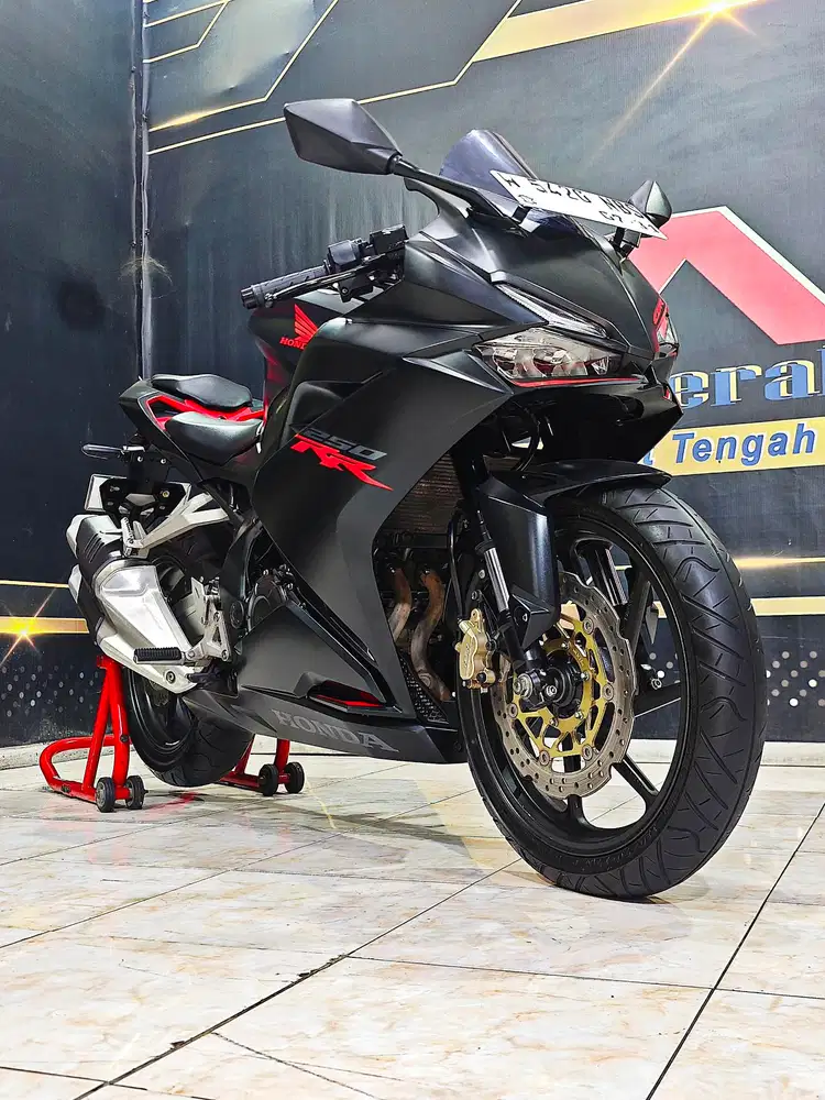 Cbr 250 rr th.2021 Black matte km.8rb mantap.Anugerah motor rungkut