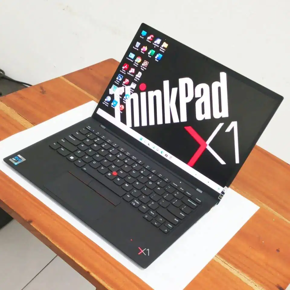 LENOVO X1 Carbon i5-11/16/512/B/TS/EVO LENOVO X1 CARBON EVO LAYAR TOUC