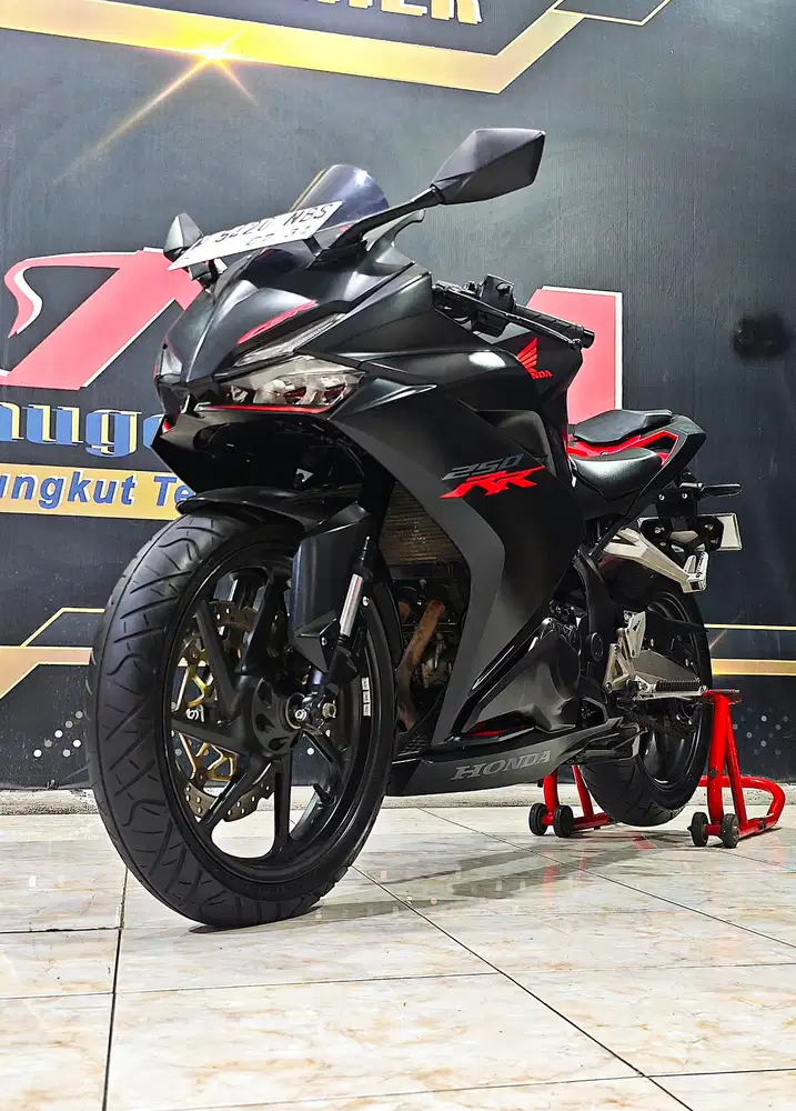 Cbr 250 rr th.2021 Black matte km.8rb mantap.Anugerah motor rungkut