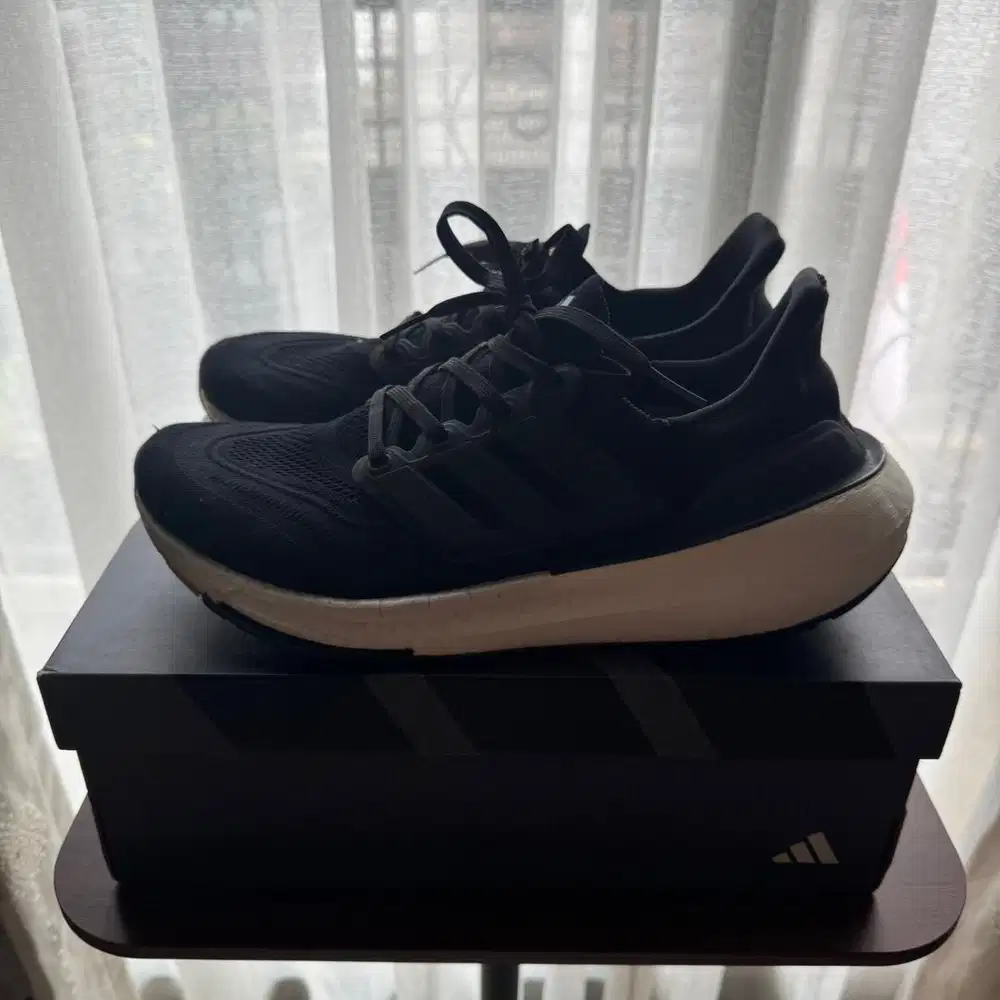 Adidas Ultraboost Black White Size 43