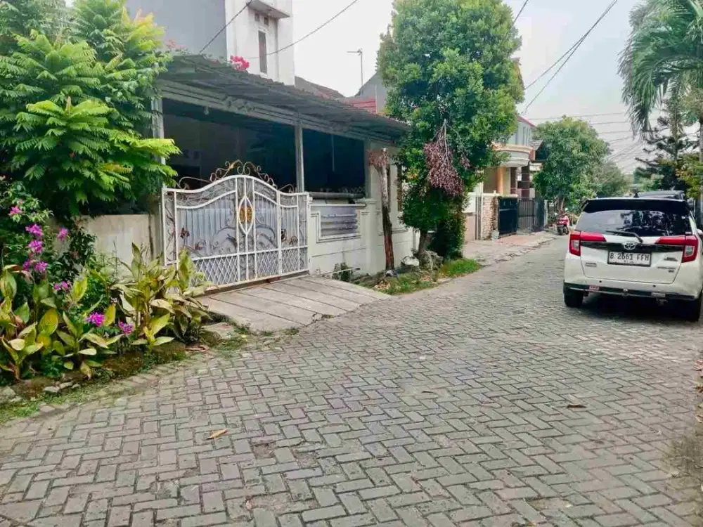 Rumah dalam Cluster di Taman Harapan Baru Bekasi Utara