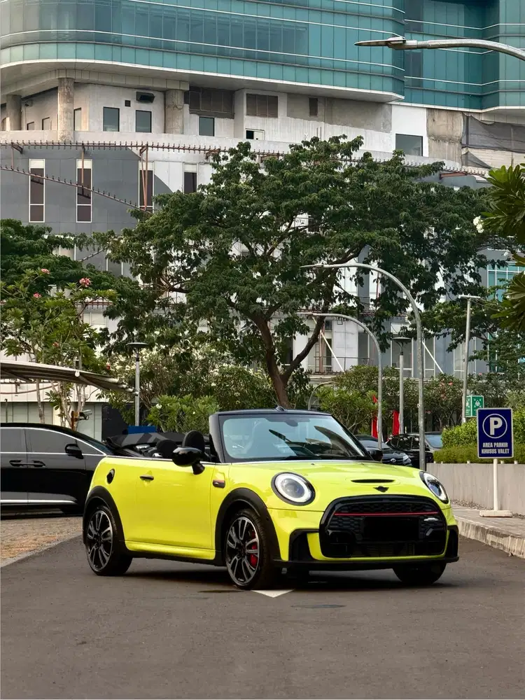 CASH Mini Cooper JCW Convertible LCI II 2024 Like New Low Odo