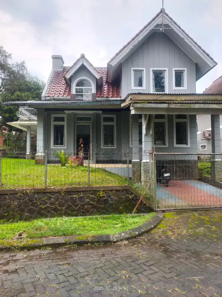 Di jual vila siap huni luas tanah 287 mtr lokasi kota bunga Cipanas