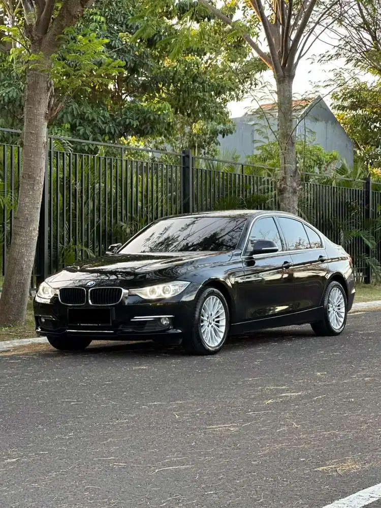 BMW 320i 2013 Bensin