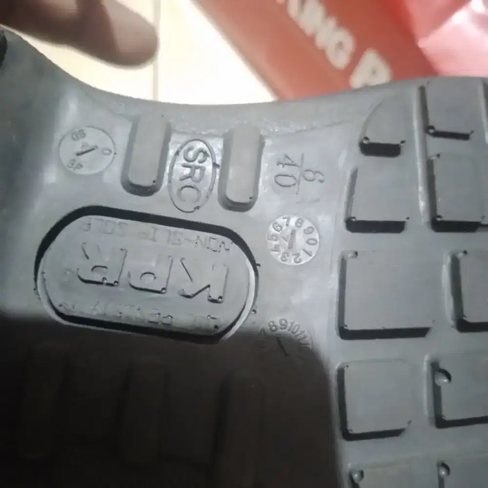 Safety footwear KPR
