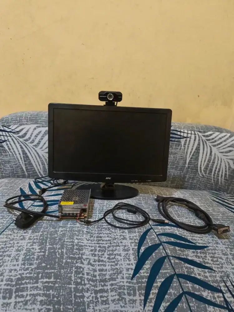 LED monitor 16 inch plus web cam