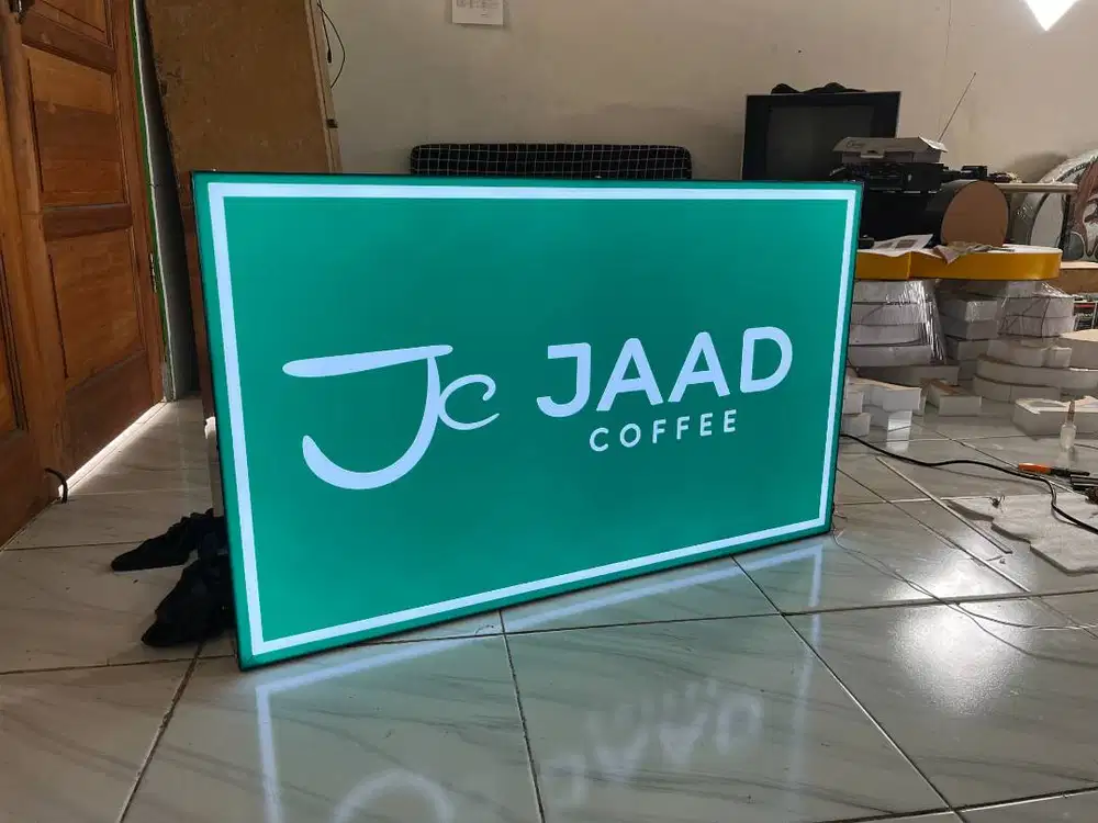 Papan nama neon box Cafe & Resto