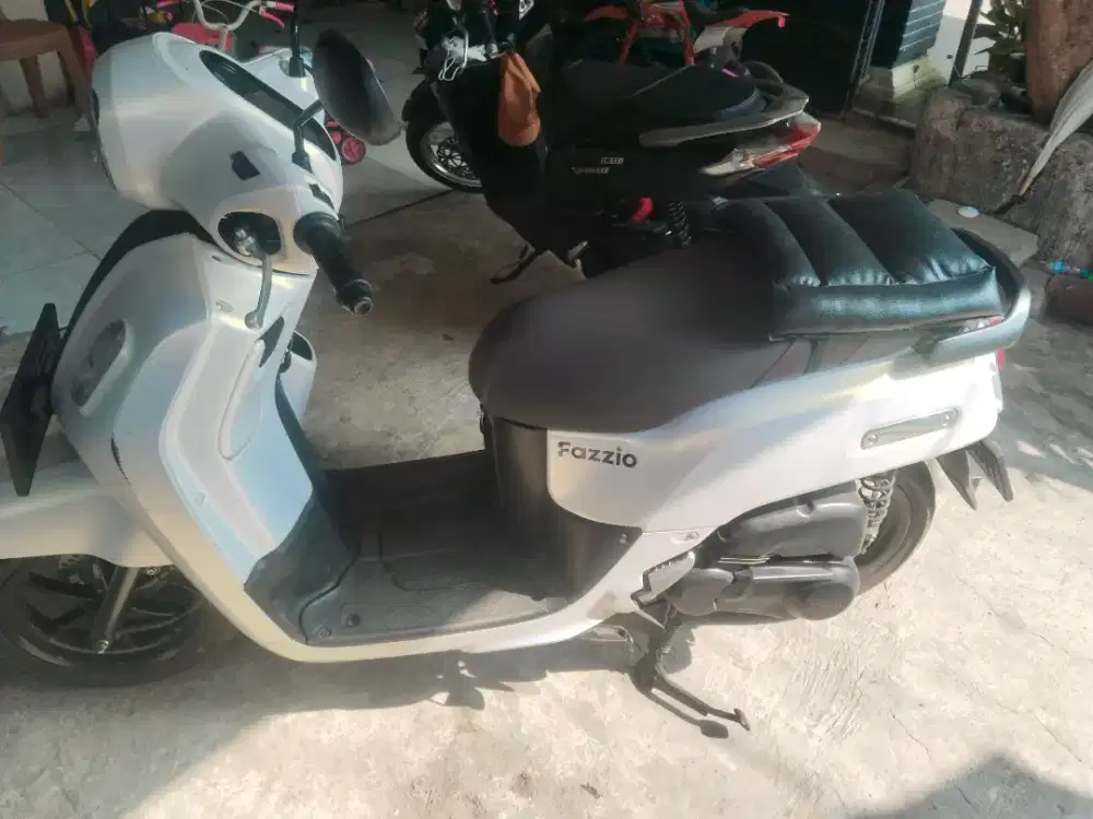 Yamaha Fazzio Putih 2023