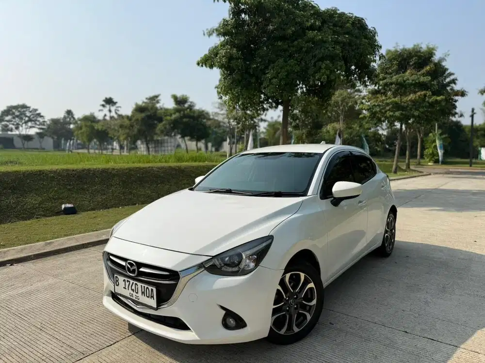 Mazda 2 R Automatic 2015 Putih