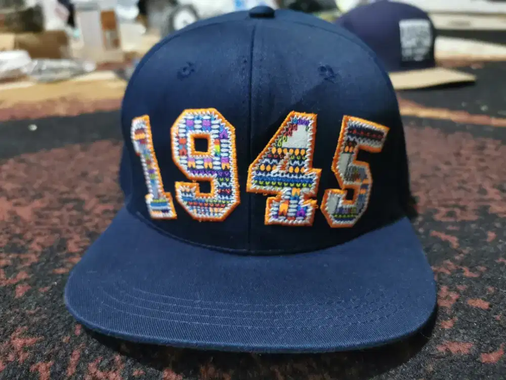 Topi Snapback LoevenicH 1945