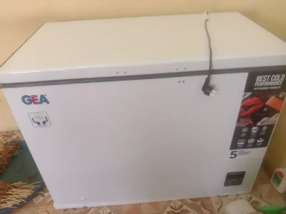 JUAL FREZER BOX GEA 300L.