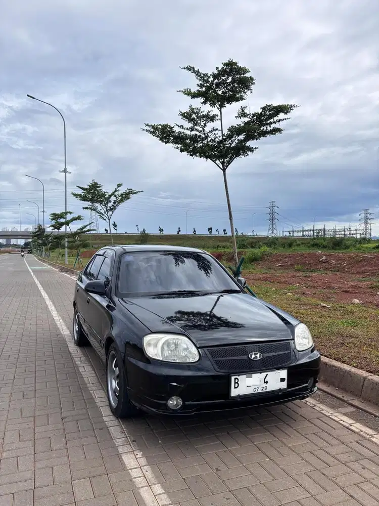 Hyundai Avega 2008 – Hitam, AC Dingin