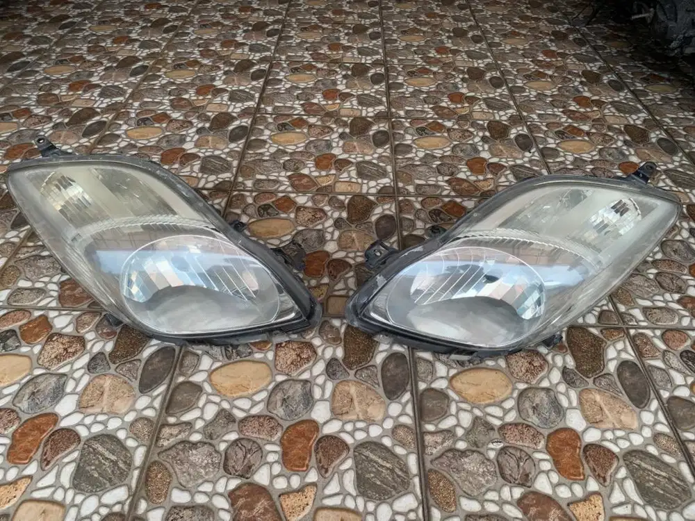 lampu yaris 2010 / headlamp yaris bapau original