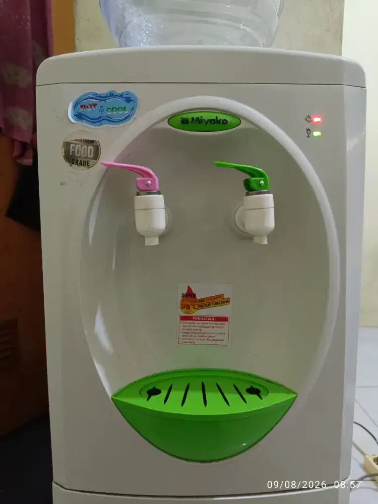 Miyako dispenser Air Panas dan Dingin , Galon Atas WD 389 HC