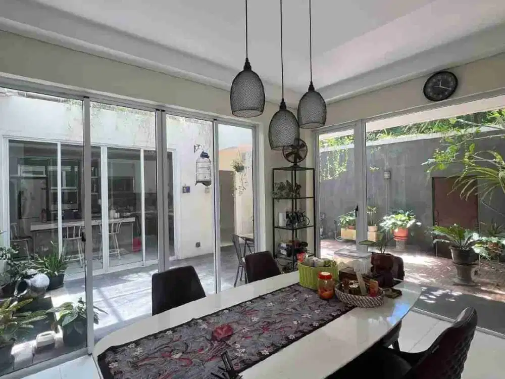 RUMAH RENOVASI BAGUS NYAMAN  DI BSD CITY