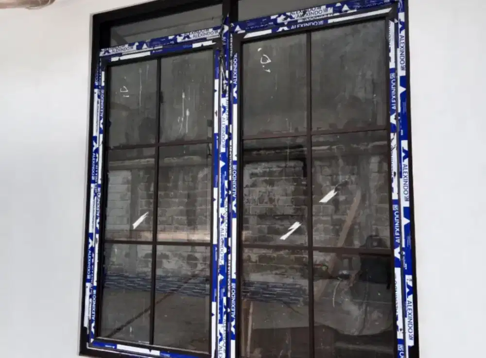 Pasang Pintu Kusen Jendela Aluminium Untuk Gedung Rumah Kantor Toko