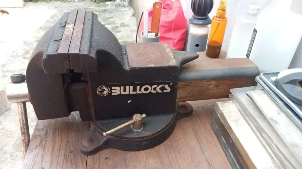 Ragum catok merek bullocks