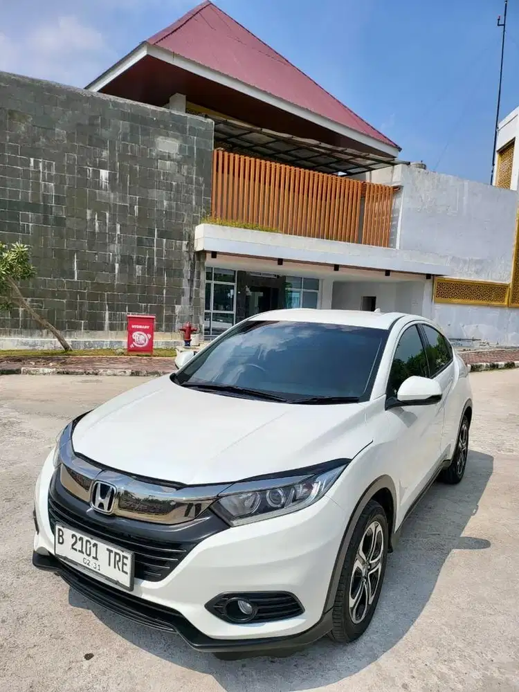 DIJUAL CEPAT BERGARANSI PUAS SETELAH CEK UNIT HONDA HRV E CVT 2021 1,5