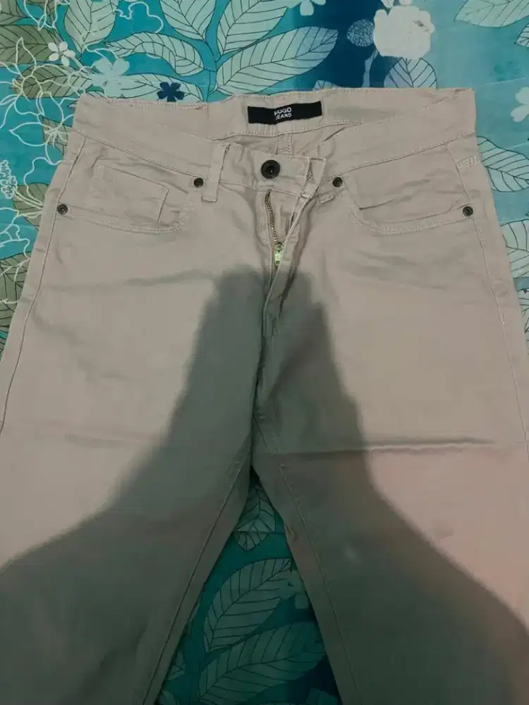 celana cream cowo mrek Hugo