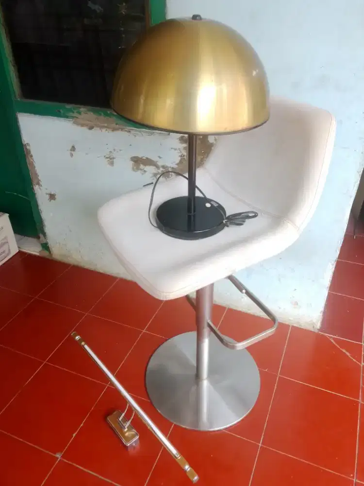 Jual kursi dan lampu pajangan masih normal semuanya