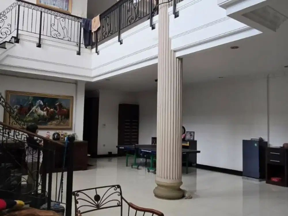 Rumah Besar 3 Lantai Siap Huni Area Suryani Bandung