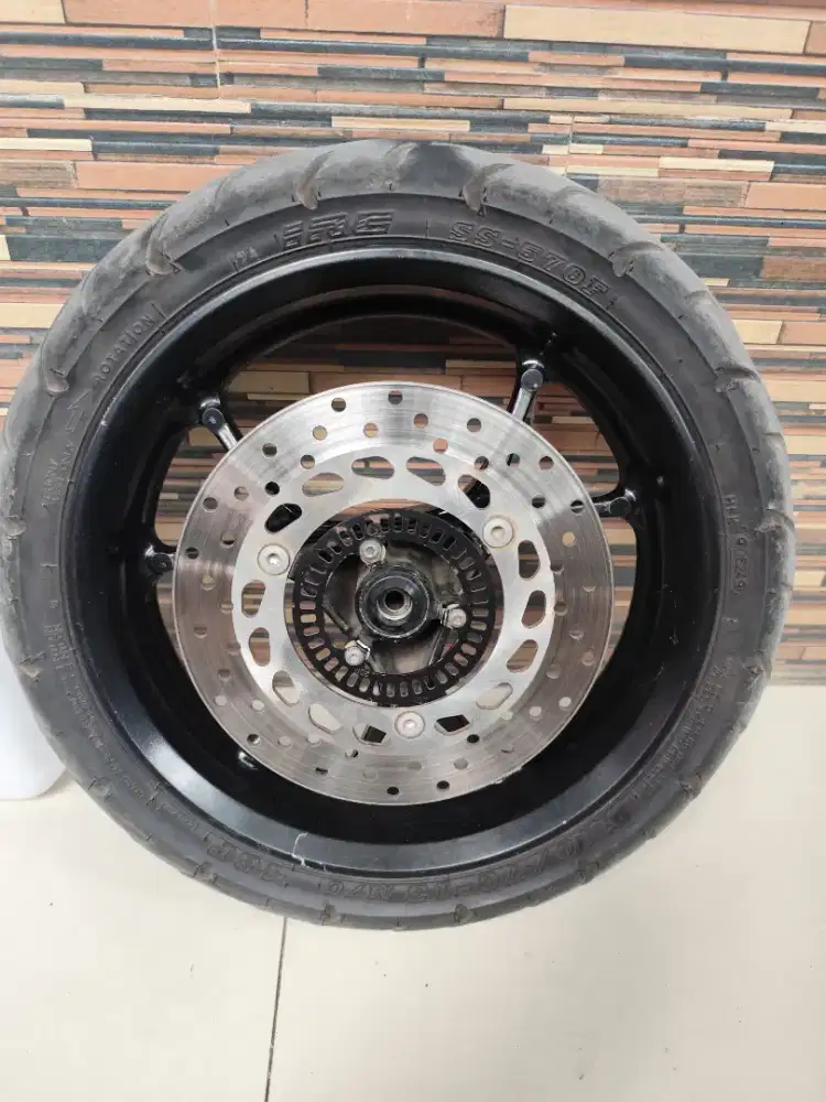 Satu set velk ban depan nmax