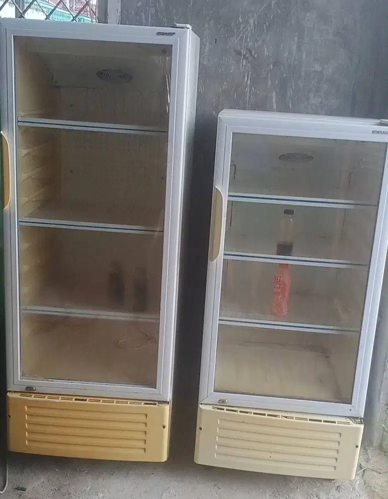 2 Unit SHOWCASE SHARP  3 Rak   1. Ukuran Tinggi 140cm Lebar 50cm. Harg