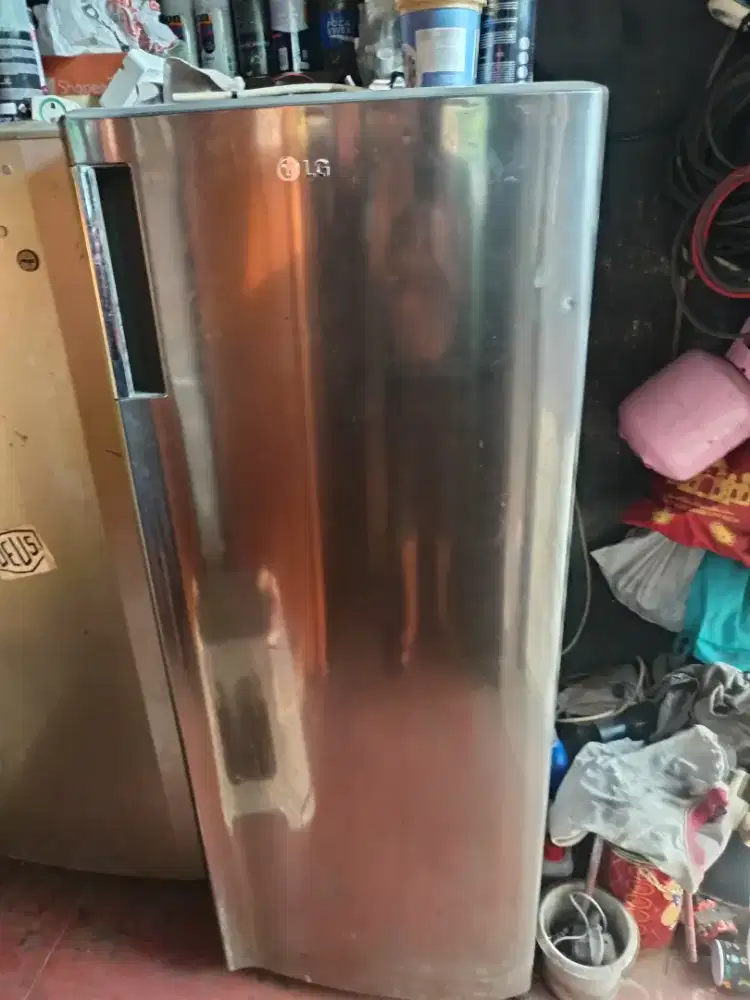 Freezer 6 rak merk LG