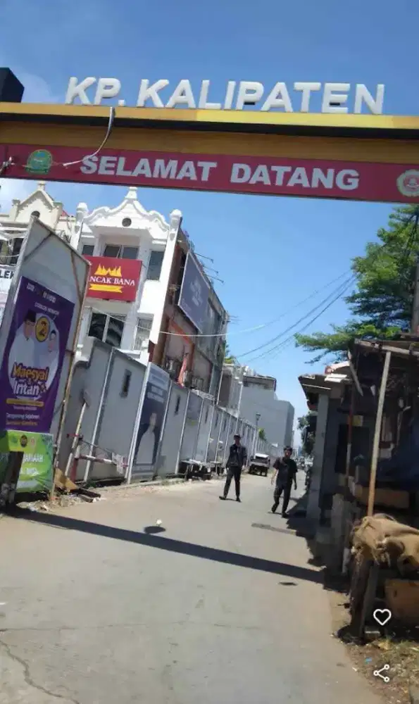 Rumah bentuk 3 petak kamar berpintu lokasi strategis akses mobil