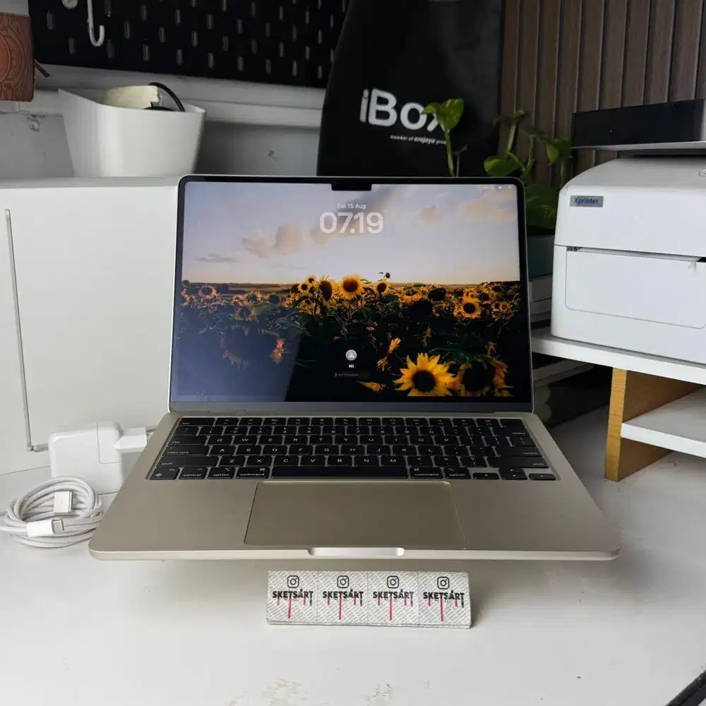 MacBook Air M2 16/256gb Starlight iBox Garansi Resmi 1 Tahun