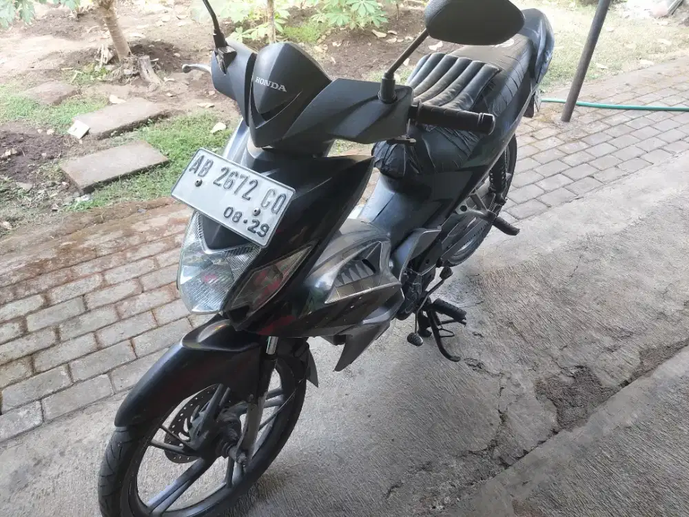 Honda Blade Hitam